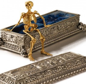The Rouchomovsky skeleton with coffin